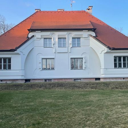 Vila Haj Usov 외부 사진